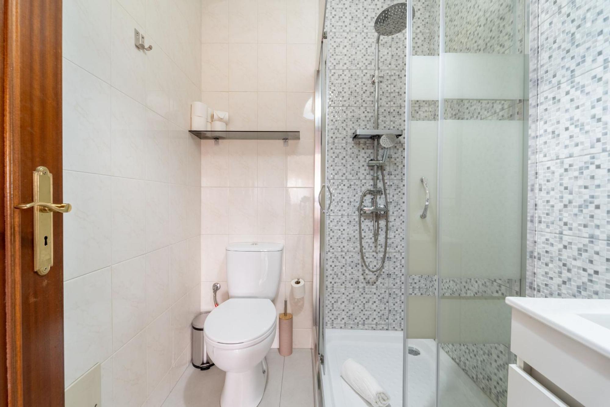 Beach Flat By House And People فيانا دو كاستيلو المظهر الخارجي الصورة