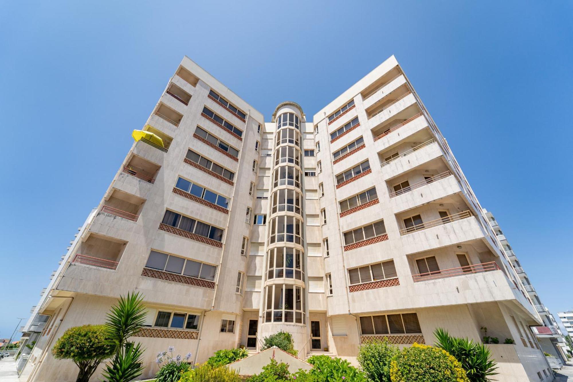 Beach Flat By House And People فيانا دو كاستيلو المظهر الخارجي الصورة