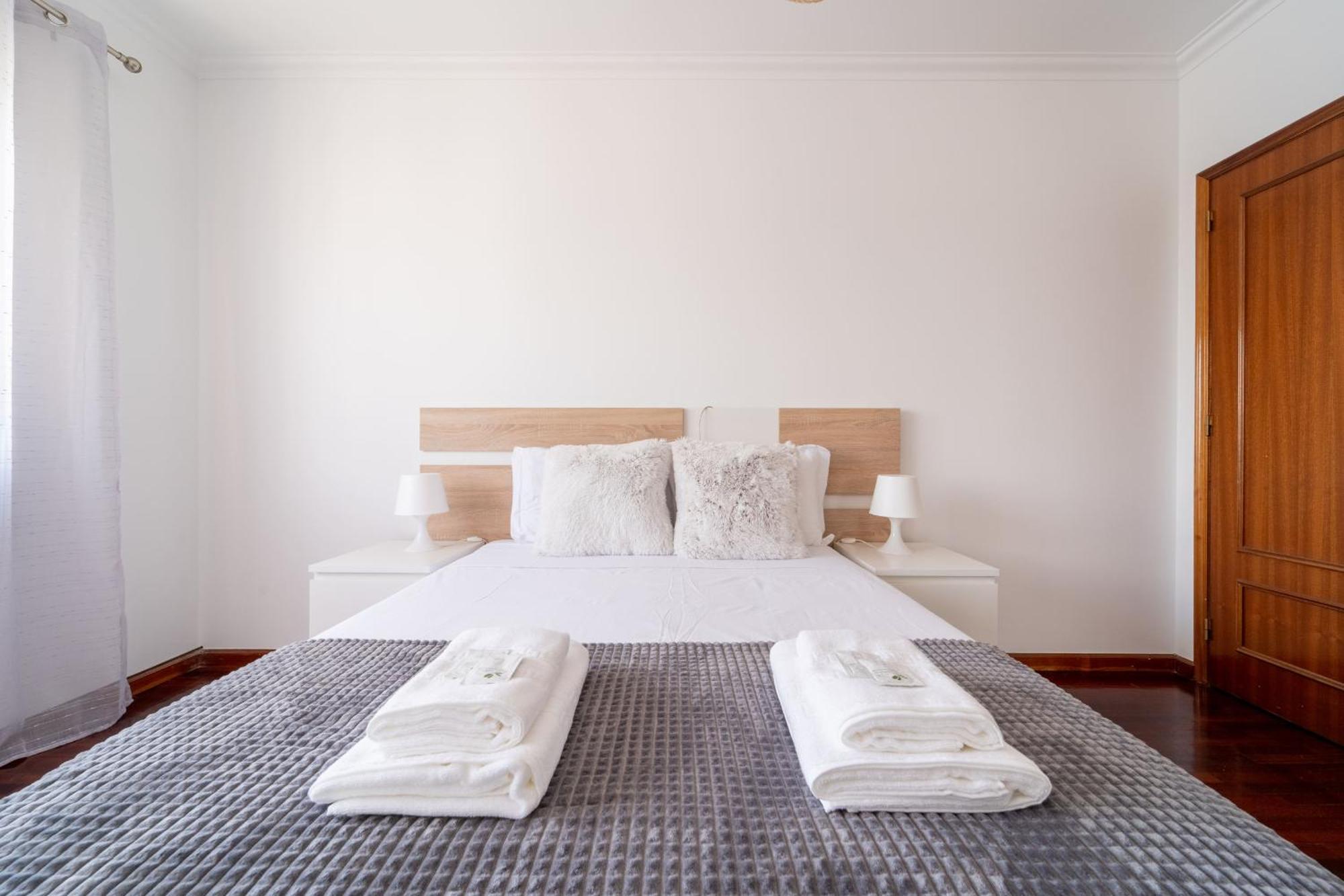 Beach Flat By House And People فيانا دو كاستيلو المظهر الخارجي الصورة