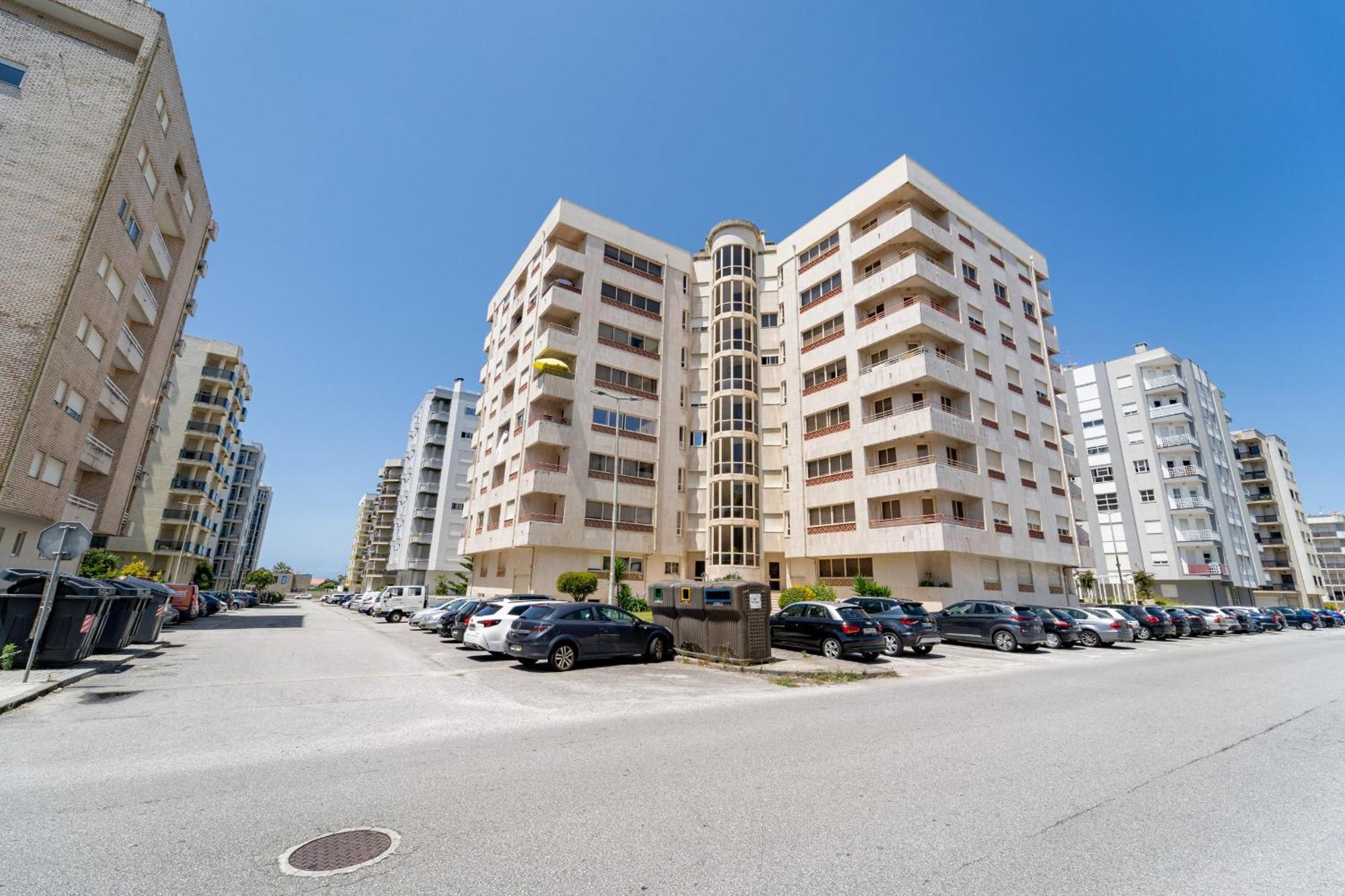 Beach Flat By House And People فيانا دو كاستيلو المظهر الخارجي الصورة